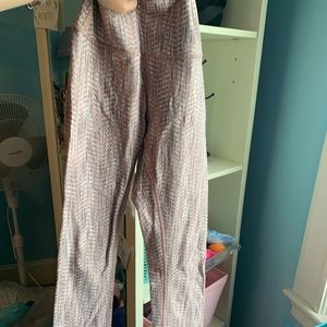 Lululemon leggings pink print